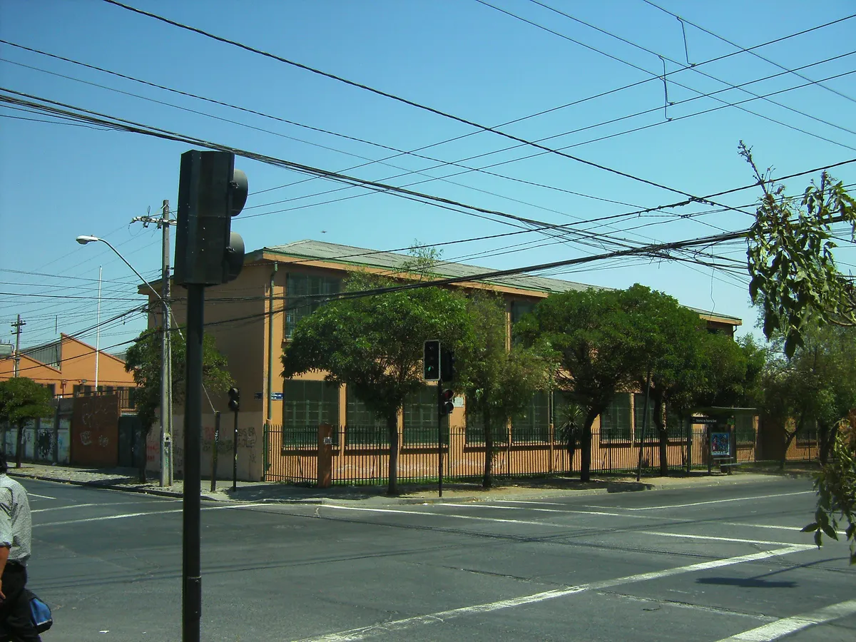 Fachada histórica del Colegio Domingo Matte Mesías en Puente Alto