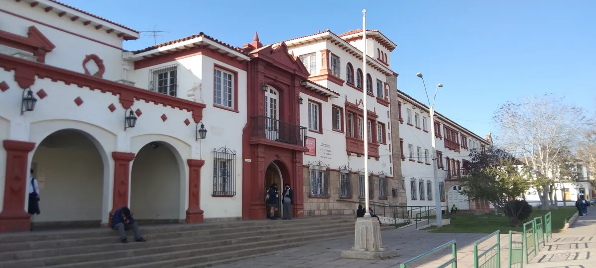Fachada del Liceo Gregorio Cordovez en La Serena